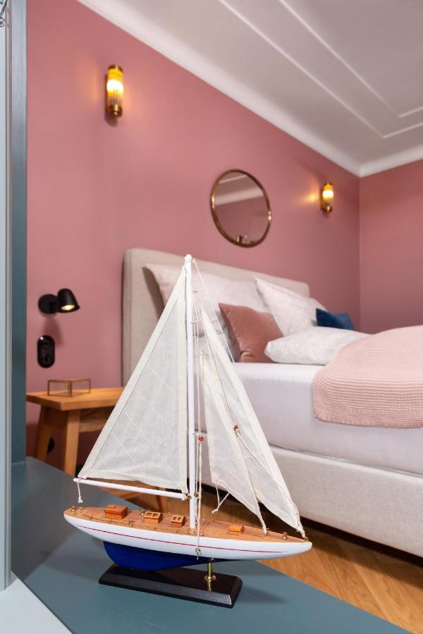 Kapitaenshaus In Wasserlage! Traumapartments Warnemuende 로스토크 외부 사진