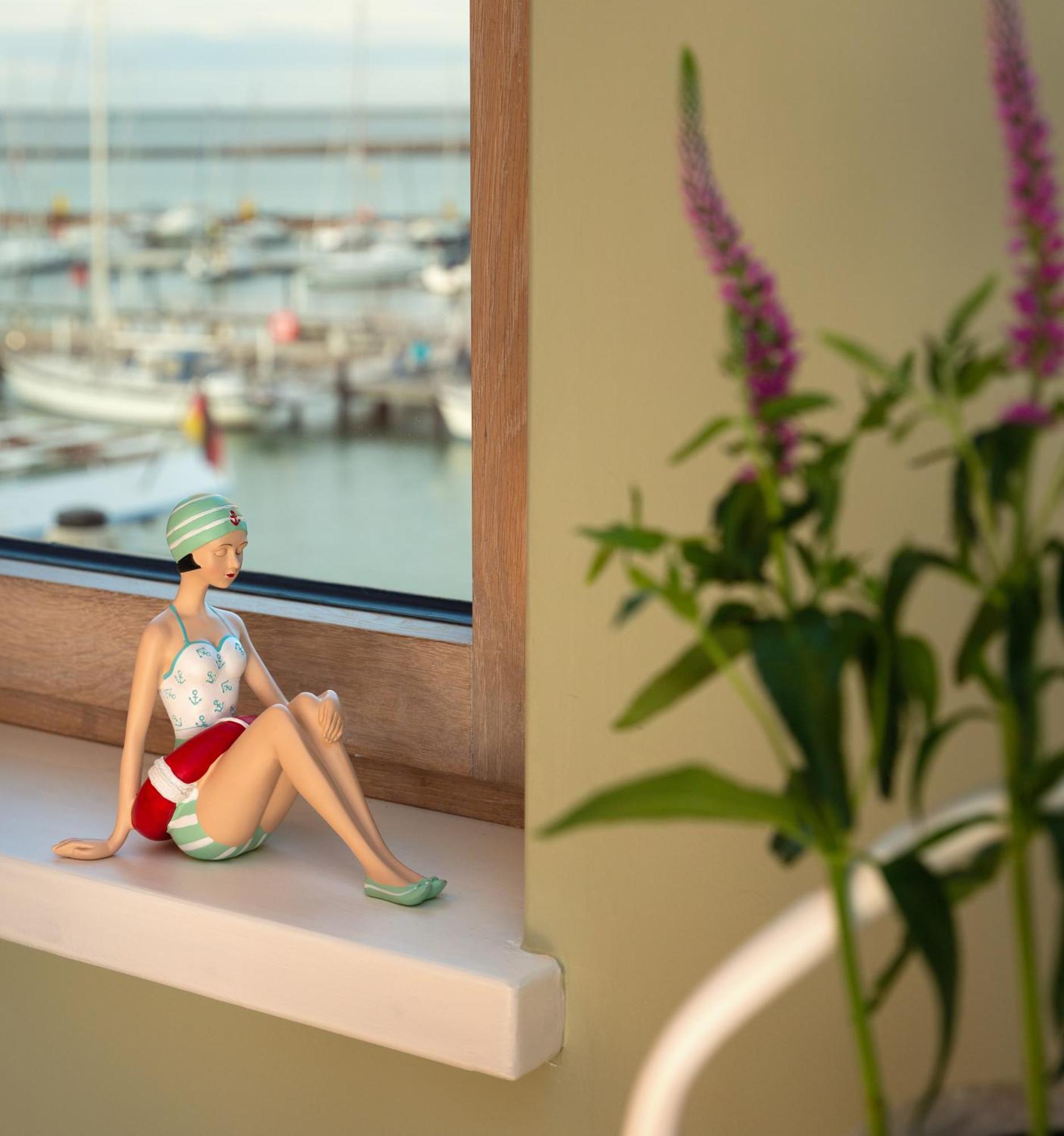 Kapitaenshaus In Wasserlage! Traumapartments Warnemuende 로스토크 외부 사진